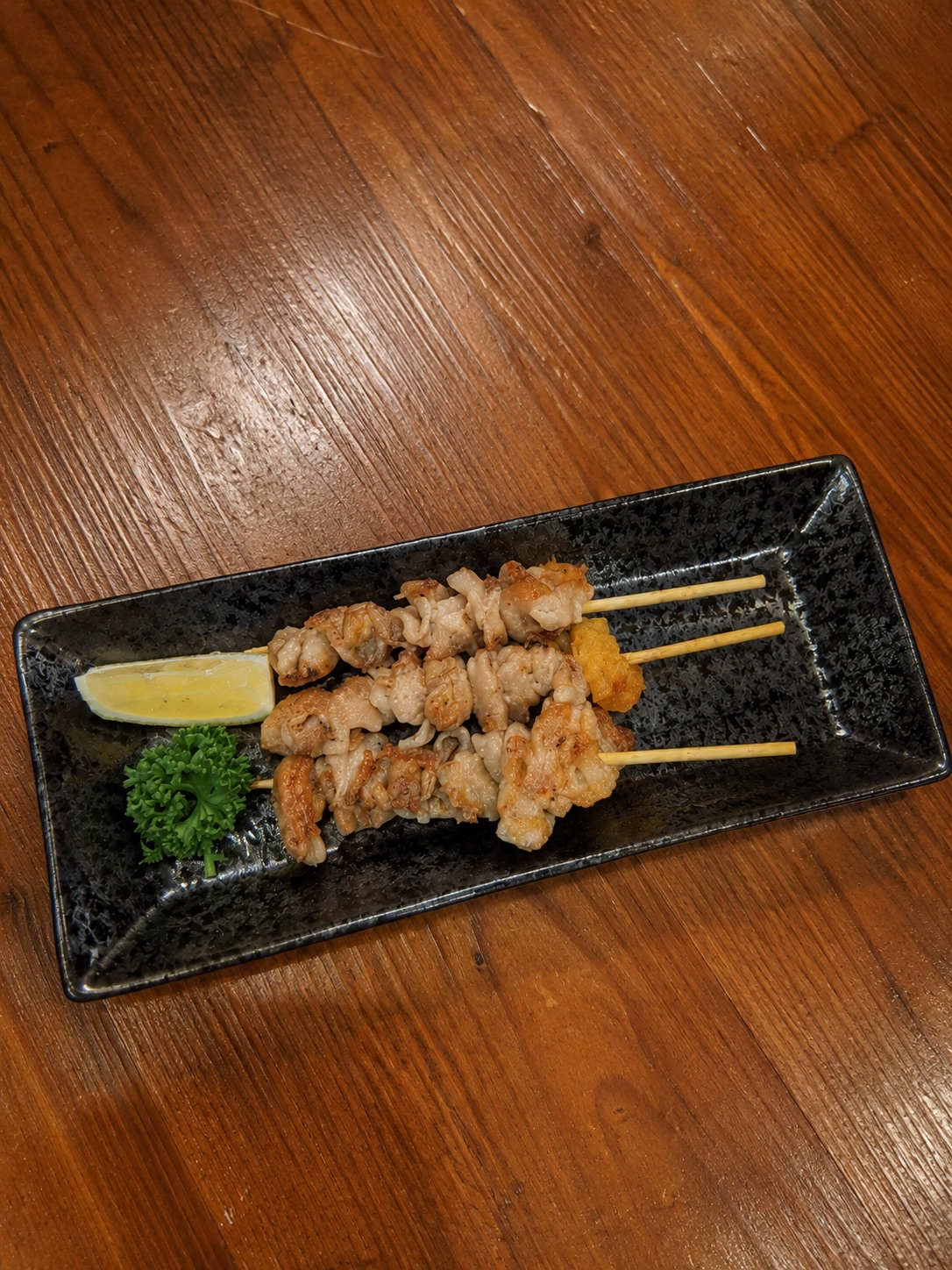 鶏皮串焼き